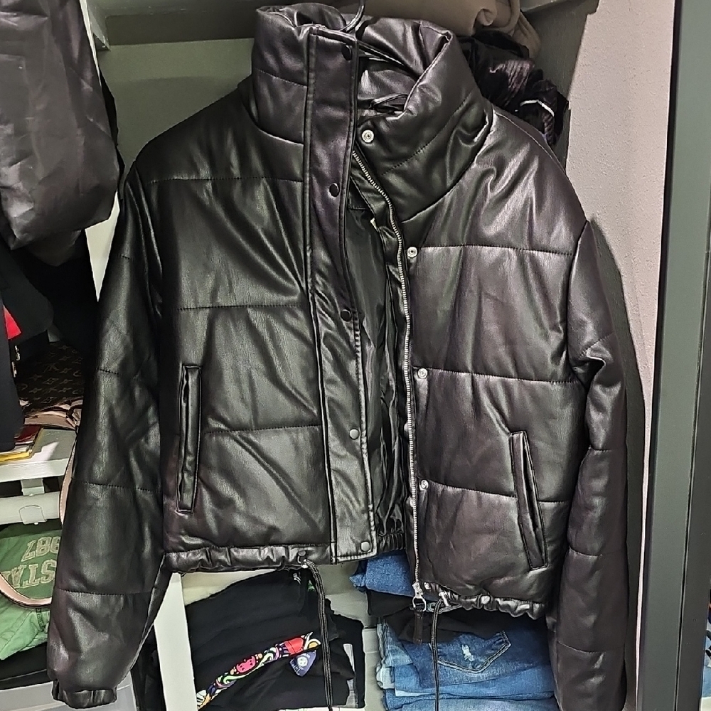Chic Black Puffer Jacket